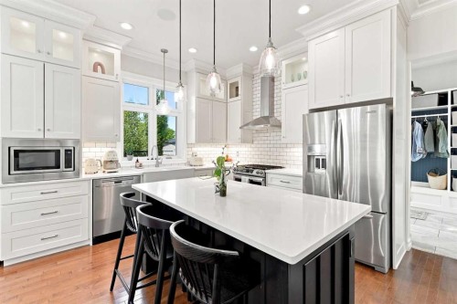 5808 43 Avenue, Red Deer, AB - Indoor Photo Showing Kitchen With Upgraded Kitchen