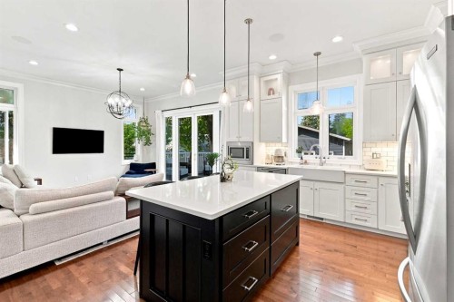 5808 43 Avenue, Red Deer, AB - Indoor Photo Showing Kitchen With Upgraded Kitchen