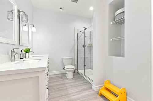 5808 43 Avenue, Red Deer, AB - Indoor Photo Showing Bathroom