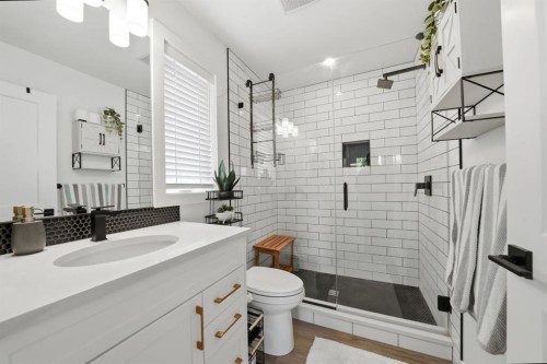 355 Duston Street, Red Deer, AB - Indoor Photo Showing Bathroom