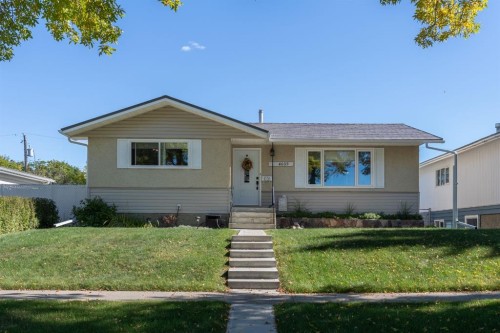 4609 45 Street, Camrose, AB - Outdoor