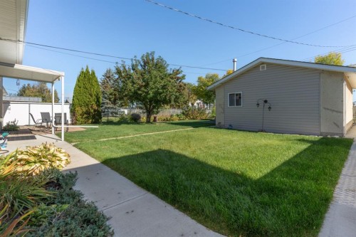 4609 45 Street, Camrose, AB - Outdoor