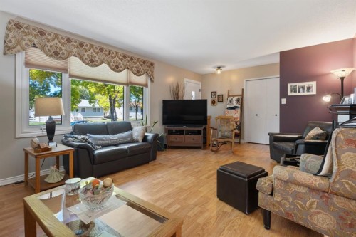 4609 45 Street, Camrose, AB - Indoor Photo Showing Living Room