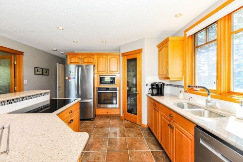 46237 Rr 202, Rural Camrose County, AB - Indoor Photo Showing Kitchen With Double Sink