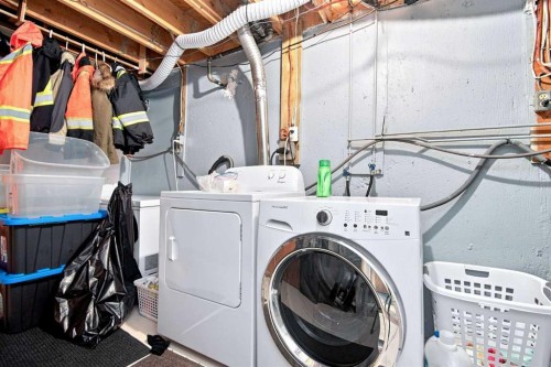 4310 54 Avenue, Olds, AB - Indoor Photo Showing Laundry Room