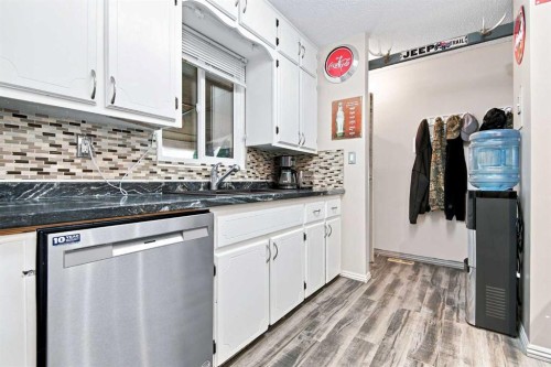 4310 54 Avenue, Olds, AB - Indoor Photo Showing Kitchen