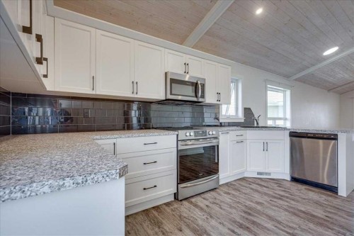 58 Ranchers Close, Lacombe, AB - Indoor Photo Showing Kitchen With Upgraded Kitchen