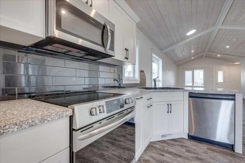 58 Ranchers Close, Lacombe, AB - Indoor Photo Showing Kitchen With Stainless Steel Kitchen With Upgraded Kitchen