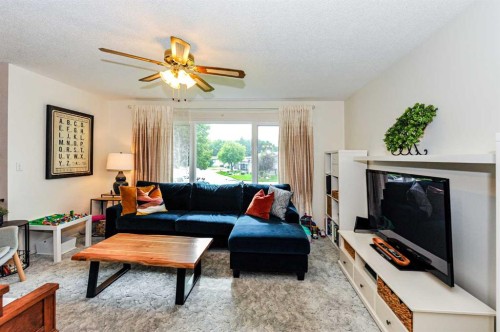 6314 44A Avenue, Camrose, AB - Indoor Photo Showing Living Room