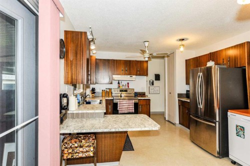 6314 44A Avenue, Camrose, AB - Indoor Photo Showing Kitchen
