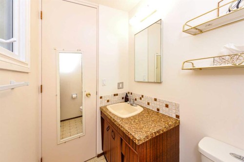 6314 44A Avenue, Camrose, AB - Indoor Photo Showing Bathroom