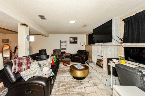 6314 44A Avenue, Camrose, AB - Indoor Photo Showing Living Room