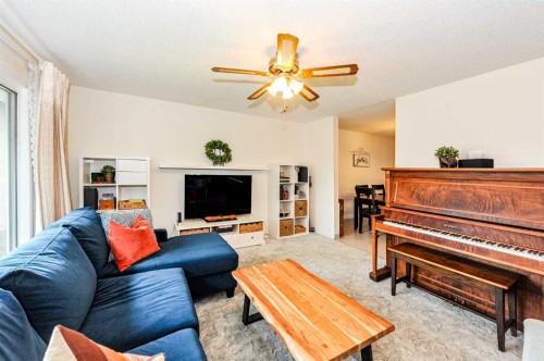 6314 44A Avenue, Camrose, AB - Indoor Photo Showing Living Room