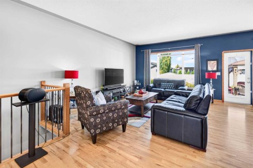 431-400 Ramage Close, Red Deer, AB - Indoor Photo Showing Living Room
