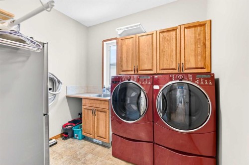 431-400 Ramage Close, Red Deer, AB - Indoor Photo Showing Laundry Room