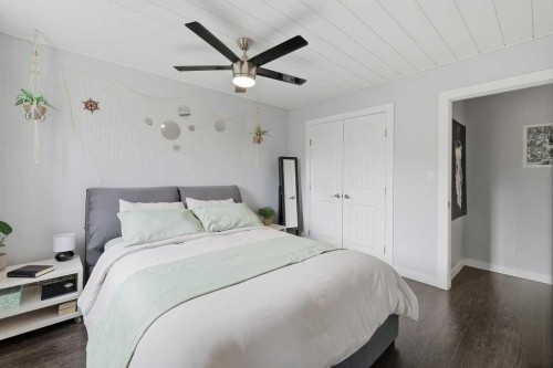 49 Macfarlane Avenue, Red Deer, AB - Indoor Photo Showing Bedroom