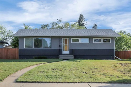 3918 37 Avenue, Red Deer, AB - Outdoor