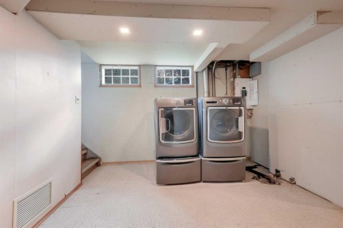 3918 37 Avenue, Red Deer, AB - Indoor Photo Showing Laundry Room