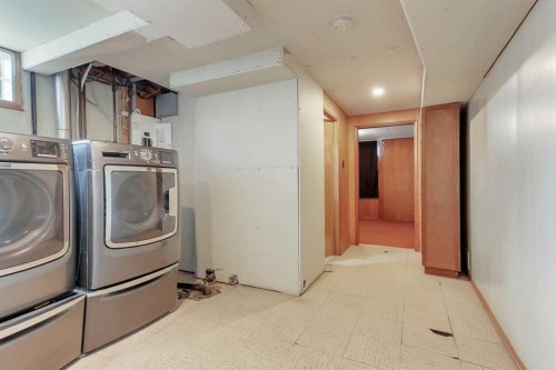 3918 37 Avenue, Red Deer, AB - Indoor Photo Showing Laundry Room