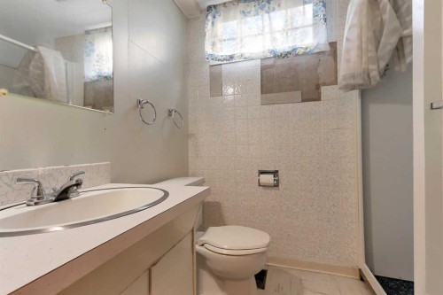 3918 37 Avenue, Red Deer, AB - Indoor Photo Showing Bathroom