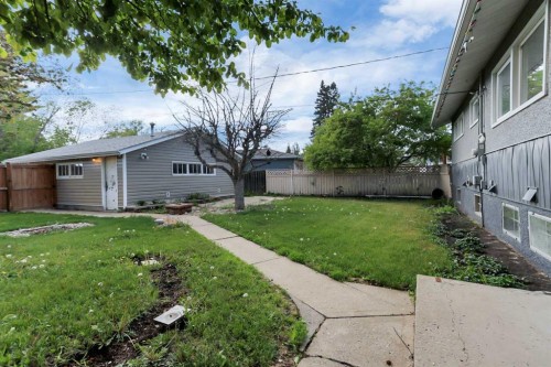 3918 37 Avenue, Red Deer, AB - Outdoor
