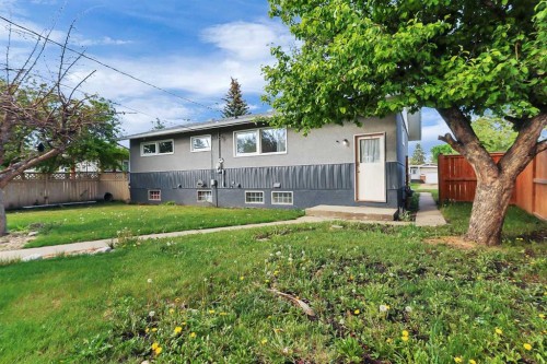 3918 37 Avenue, Red Deer, AB - Outdoor