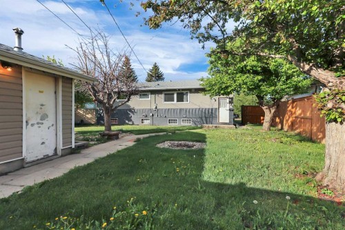 3918 37 Avenue, Red Deer, AB - Outdoor