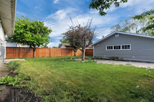 3918 37 Avenue, Red Deer, AB - Outdoor