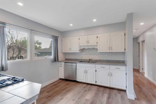 3918 37 Avenue, Red Deer, AB - Indoor Photo Showing Kitchen