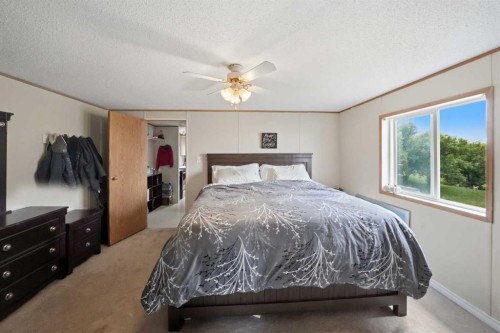 35219 Range Road 242, Rural Red Deer County, AB - Indoor Photo Showing Bedroom
