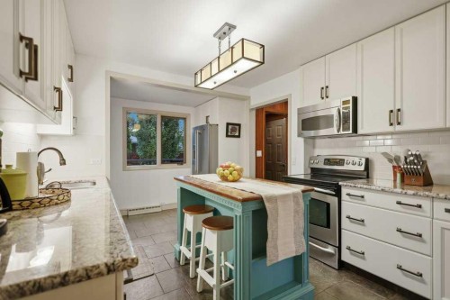 3501 Spruce Drive, Red Deer, AB - Indoor Photo Showing Kitchen With Upgraded Kitchen