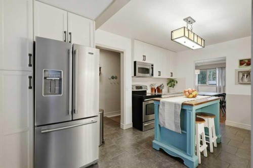 3501 Spruce Drive, Red Deer, AB - Indoor Photo Showing Kitchen With Stainless Steel Kitchen