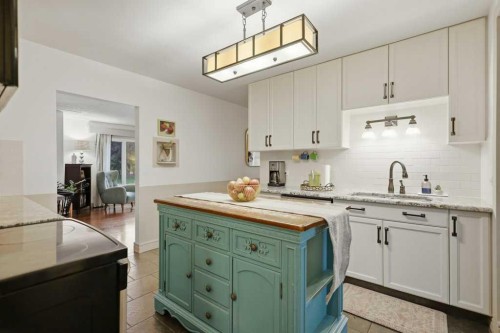 3501 Spruce Drive, Red Deer, AB - Indoor Photo Showing Kitchen With Upgraded Kitchen