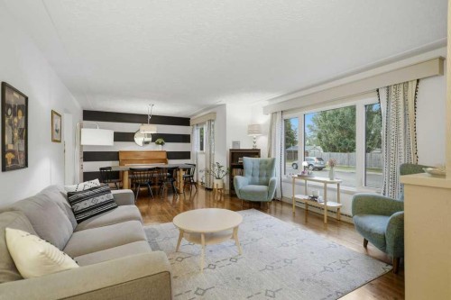3501 Spruce Drive, Red Deer, AB - Indoor Photo Showing Living Room