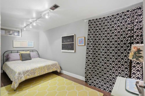 3501 Spruce Drive, Red Deer, AB - Indoor Photo Showing Bedroom