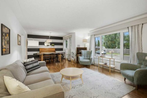 3501 Spruce Drive, Red Deer, AB - Indoor Photo Showing Living Room