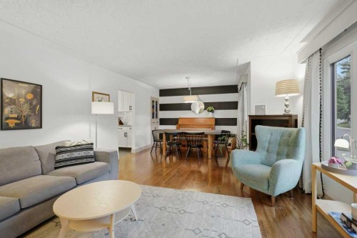 3501 Spruce Drive, Red Deer, AB - Indoor Photo Showing Living Room