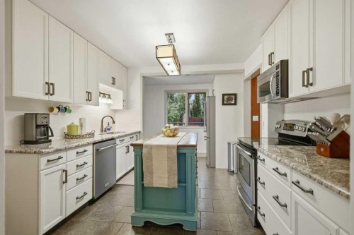3501 Spruce Drive, Red Deer, AB - Indoor Photo Showing Kitchen With Upgraded Kitchen