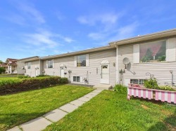 4412 47 Avenue Sylvan Lake, AB T4S 1P1