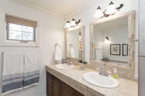 217-27111 Highway 597, Rural Lacombe County, AB - Indoor Photo Showing Bathroom