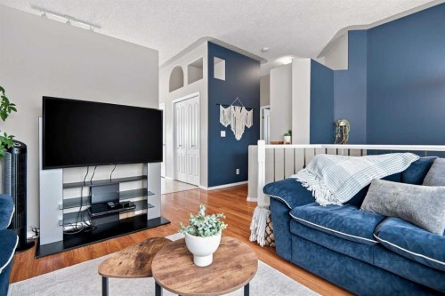 98 Duval Crescent, Red Deer, AB - Indoor Photo Showing Living Room