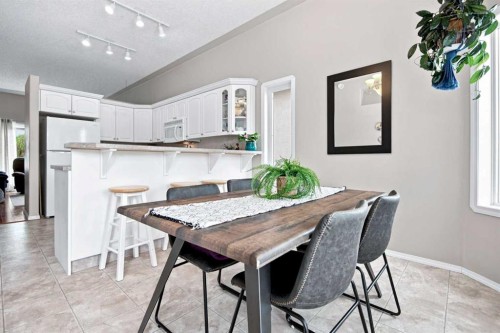 98 Duval Crescent, Red Deer, AB - Indoor Photo Showing Dining Room