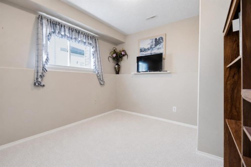 98 Duval Crescent, Red Deer, AB - Indoor Photo Showing Other Room