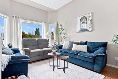 98 Duval Crescent, Red Deer, AB - Indoor Photo Showing Living Room