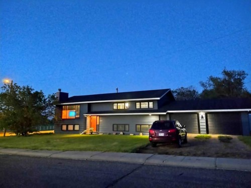 5118 Alexander Avenue, Coronation, AB - Outdoor With Facade