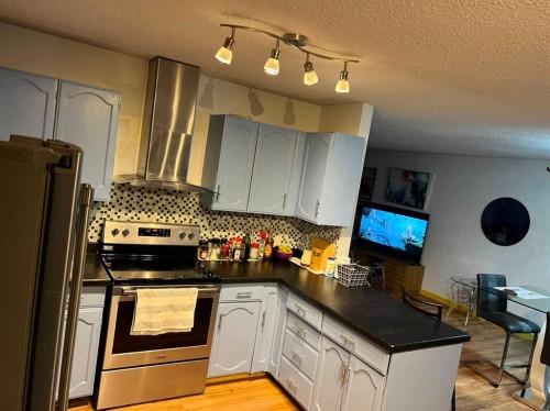 5118 Alexander Avenue, Coronation, AB - Indoor Photo Showing Kitchen