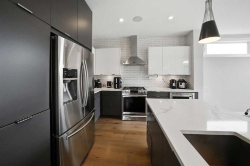 102 Longmire Close, Red Deer, AB - Indoor Photo Showing Kitchen With Stainless Steel Kitchen With Upgraded Kitchen
