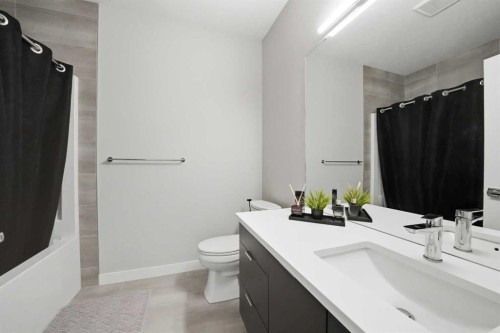 102 Longmire Close, Red Deer, AB - Indoor Photo Showing Bathroom