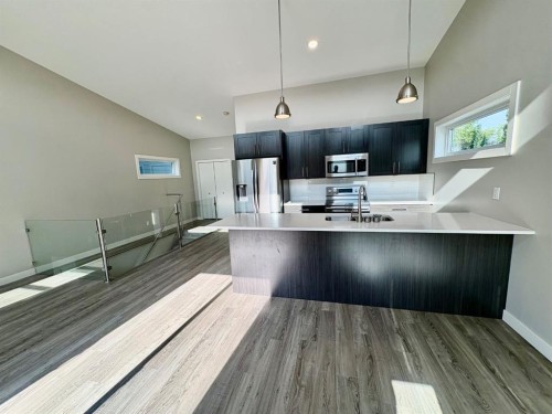14-5110 48A Avenue, Camrose, AB - Indoor Photo Showing Kitchen With Upgraded Kitchen