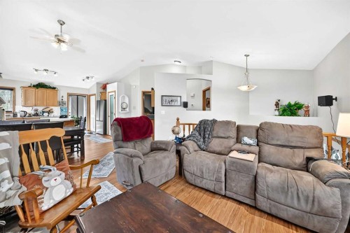 78 Drummond Avenue, Red Deer, AB - Indoor Photo Showing Living Room